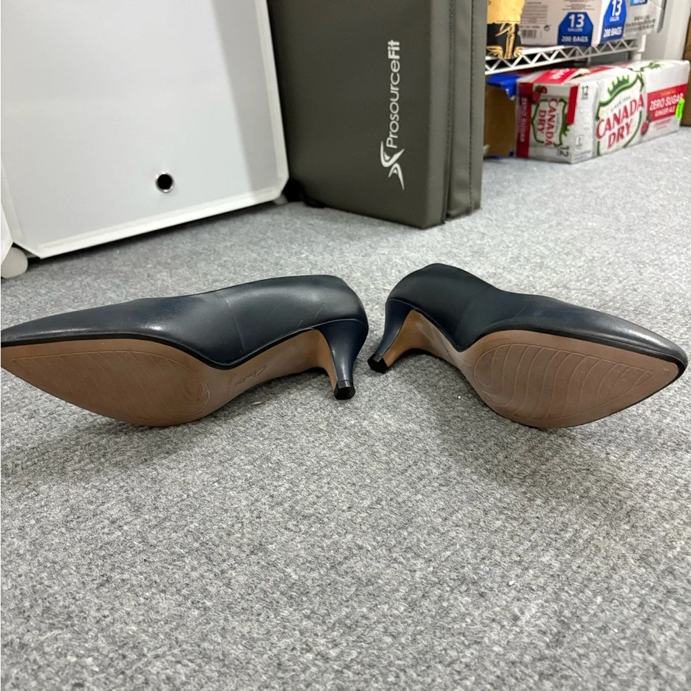 Clarks Women's Dark Navy Pointed Leather Pumps - Picture 5 of 5